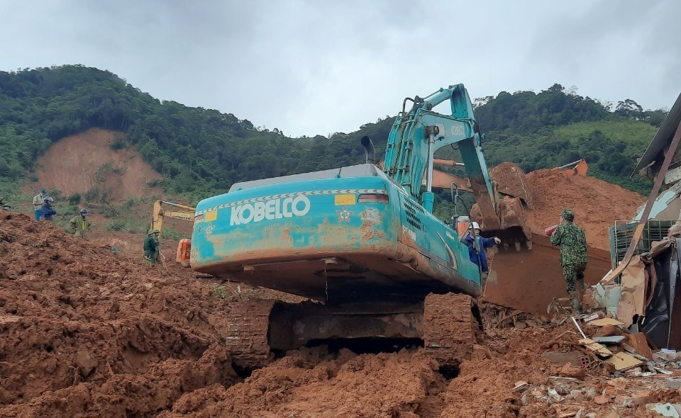 Lực lượng cứu hộ đã tìm thấy toàn bộ 22 thi thể cán bộ, chiến sỹ bị vùi lấp. (Ảnh: TTXVN/phát)