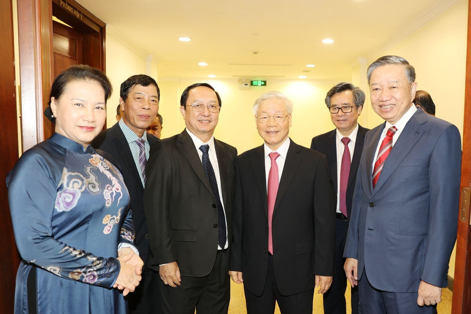 Tổng Bí thư, Chủ tịch nước Nguyễn Phú Trọng, Chủ tịch Quốc hội Nguyễn Thị Kim Ngân với các đại biểu dự phiên khai mạc Hội nghị. (Ảnh: Trí Dũng/TTXVN)