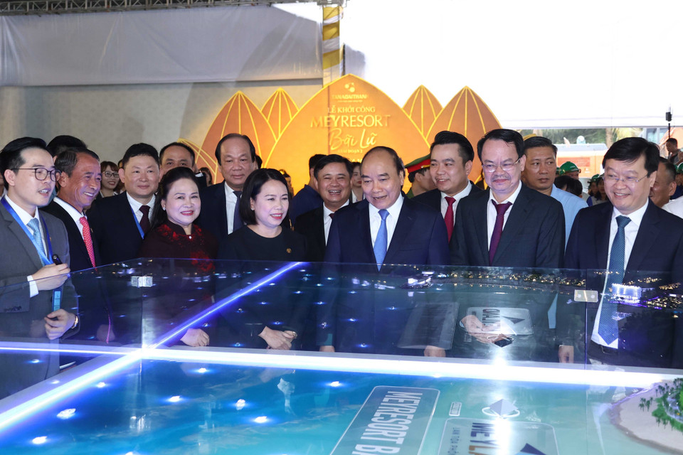 Thủ tướng Nguyễn Xuân Phúc dự Lễ khởi công Khu nghỉ dưỡng Bãi Lữ giai đoạn 2 tại Nghệ An. (Ảnh: Thống Nhất/TTXVN)