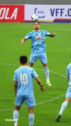 Những bước chạy đầu tiên của Đỗ Hoàng Hên trong buổi tập cùng đội tuyển Việt Nam