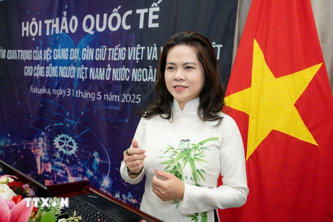 Tổng Lãnh sự Việt Nam tại Fukuoka Vũ Chi Mai phát biểu khai mạc hội thảo. (Ảnh: Phạm Tuân/TTXVN) ttxvn-ton-vinh-tieng-viet-2.jpg
