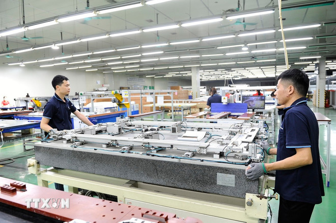Hoạt động sản xuất tại Công ty Huyndai Aluminum Vina (vốn Hàn Quốc) tại Khu Công nghiệp Phố Nối A (Hưng Yên). (Ảnh: Mạnh Khánh/TTXVN) ttxvn-hop-tac-viet-nam-han-quoc-2.jpg