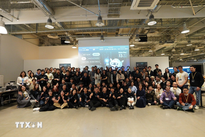 A competição atraiu muitos jovens engenheiros vietnamitas no Japão, apaixonados por tecnologia de IA. (Foto: Pham Tuan/VNA) ttxvn-viet-nam-nhat-ban-san-choi-ai-3.jpg