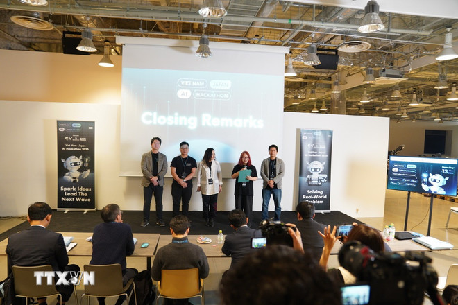 As equipes competem na rodada final. (Foto: Pham Tuan/VNA) ttxvn-viet-nam-nhat-ban-san-choi-ai-2.jpg