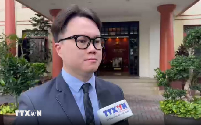 Nhà nghiên cứu Enzo Sim Hong Jun - Viện nghiên cứu Penang (Malaysia) trả lời phỏng vấn phóng viên Thông tấn xã Việt Nam tại Kuala Lumpur. (Ảnh: Thành Trung/TTXVN) ttxvn-nha-nghien-cuu-malaysia.jpg
