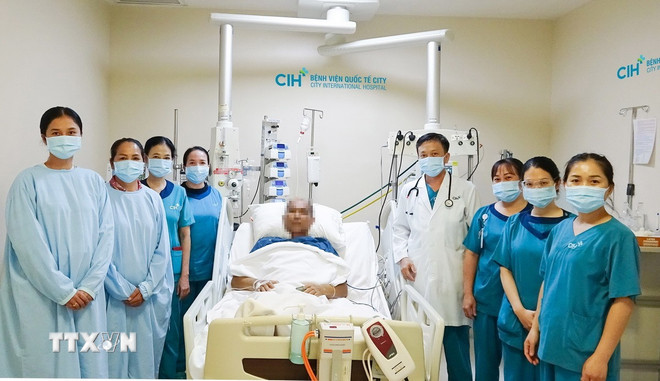 Cứu sống bệnh nhân người Campuchia nhiễm “vi khuẩn ăn thịt người” ttxvn-benh-nhan-campuchia-2.jpg