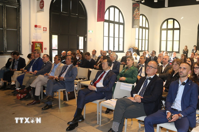 Các đại biểu tham dự Diễn đàn kết nối công nghiệp càphê Việt Nam-Italy tại thành phố Turin, miền Bắc Italy hồi tháng 10 năm ngoái. (Ảnh: Trường Dụy/TTXVN)