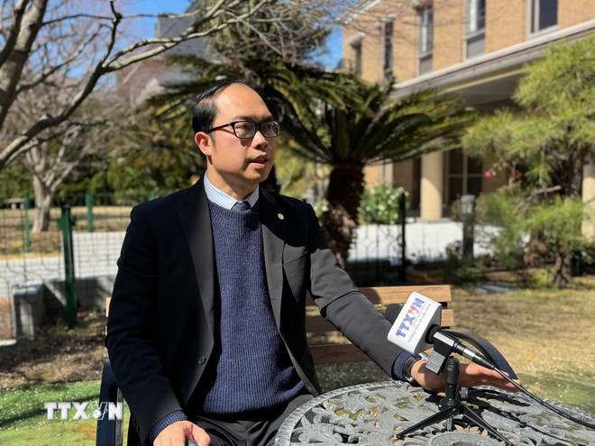 دکتر نگوین هونگ سون، رئیس اتحادیه انجمنهای ویتنامی در ژاپن، در مصاحبهای با خبرگزاری ویتنام. (عکس: فام توآن/VNA) ttxvn-nguyen-hong-son.jpg