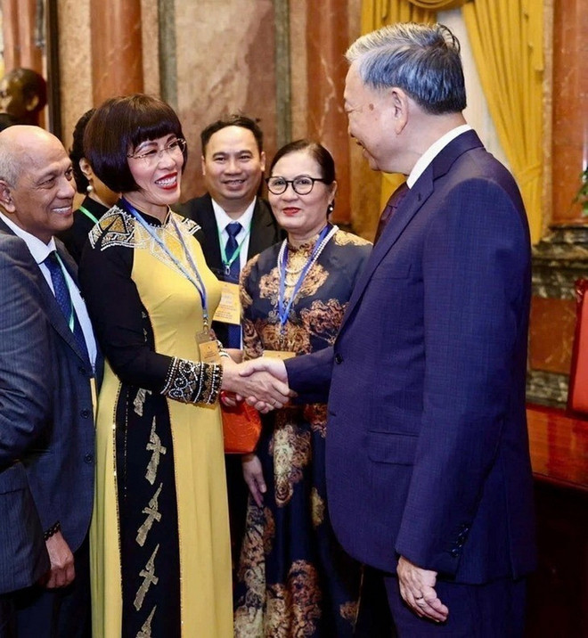 Setiausaha Agung Kepada Lam bertemu Dr. Phan Bich Thien pada Persidangan Vietnam Luar Negara di seluruh dunia dan Forum Intelektual dan Pakar Vietnam Luar Negara pada Ogos 2024. (Foto: VNA) phan-bich-thien.jpg