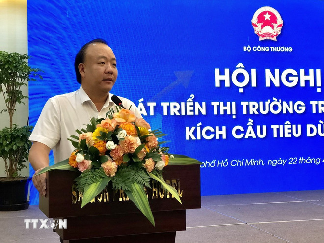 Ông Trần Hữu Linh - Cục trưởng Cục Quản lý và Phát triển thị trường trong nước-Bộ Công Thương phát biểu tại một hội nghị ở Thành phố Hồ Chí Minh, ngày 22/4/2025. (Ảnh: Mỹ Phương/TTXVN)