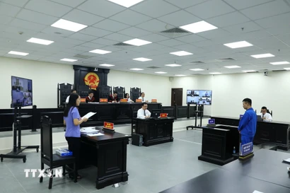 Quang cảnh phiên tòa rút kinh nghiệm trực tuyến. (Ảnh: Quốc Lũy/TTXVN)