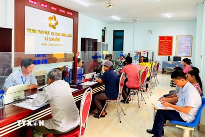 Trung tâm phục vụ hành chính công xã Cam Hồng (Quảng Trị) từng bước khẳng định vai trò “cầu nối hiệu quả” giữa chính quyền và nhân dân. (Ảnh: Võ Dung/TTXVN)
