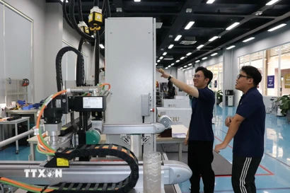 Đào tạo nguồn nhân lực chất lượng cao đáp ứng kỷ nguyên đổi mới, sáng tạo, chuyển đổi mô hình tăng trưởng. (Ảnh: Chí Tưởng/TTXVN)