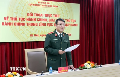 Thiếu tướng Nguyễn Bá Tuấn, Phó Cục trưởng Cục Quản lý xuất nhập cảnh, Bộ Công an, phát biểu. (Ảnh: Phạm Kiên/TTXVN)