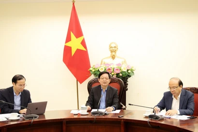 Phó Thủ tướng Hồ Quốc Dũng chủ trì làm việc với Bộ Tư pháp về tiến độ thực hiện chương trình công tác tháng 12/2025 của Bộ Tư pháp. (Nguồn: Báo Chính phủ)