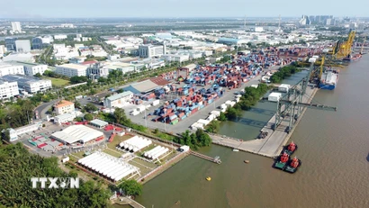 Một góc Khu chế xuất Tân Thuận, Thành phố Hồ Chí Minh, nhìn từ sông Sài Gòn. (Ảnh: Trung Tuyến/TTXVN)