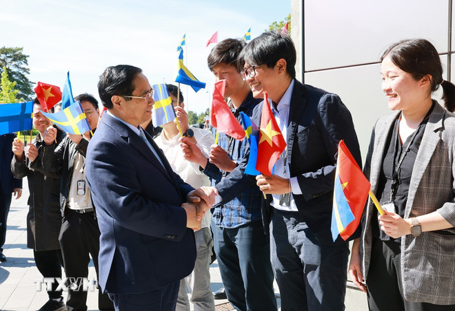 Thủ tướng Phạm Minh Chính với sinh viên, nghiên cứu sinh Việt Nam đang học tập và nghiên cứu tại Đại học Uppsala. (Ảnh: Dương Giang/TTXVN) ttxvn-thu-tuong-dai-hoc-uppsala-3.jpg