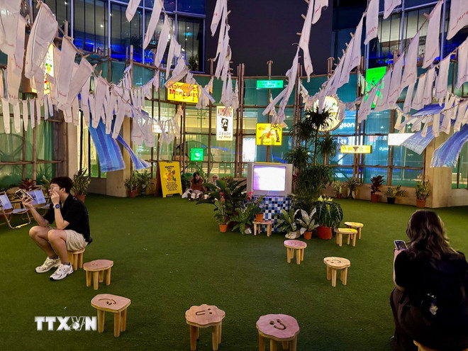 Kampong Chill ដែលជាកន្លែងសម្រាកលំហែនៅផ្លាហ្សាខាងក្រៅនៃកាពីតូលសិង្ហបុរី។ (រូបថត៖ Do Van/VNA) ttxvn-kampong-chill.jpg