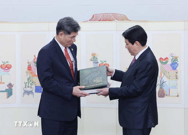 ttxvn-chu-tich-nuoc-tham-trung-tam-van-hoa-asean-tai-busan-5.jpg