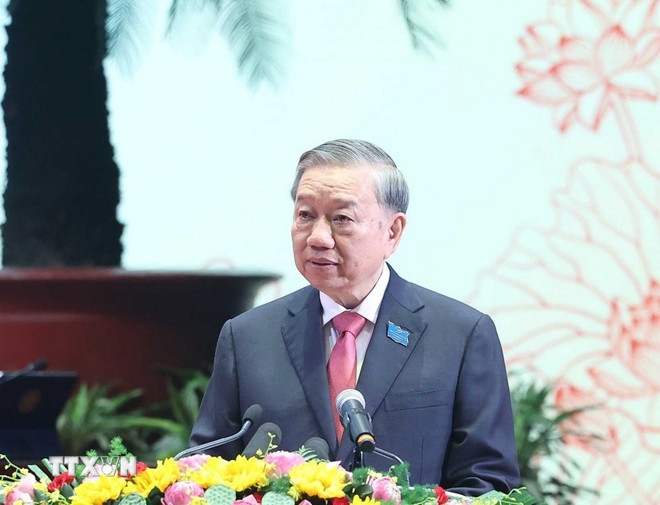 Generalsekretär To Lam hielt eine Rede auf dem 18. Parteitag in Hanoi. (Foto: Thong Nhat/VNA) ttxvn-khai-mac-dai-hoi-dang-bo-thanh-pho-ha-noi-tong-bi-thu-22.jpg