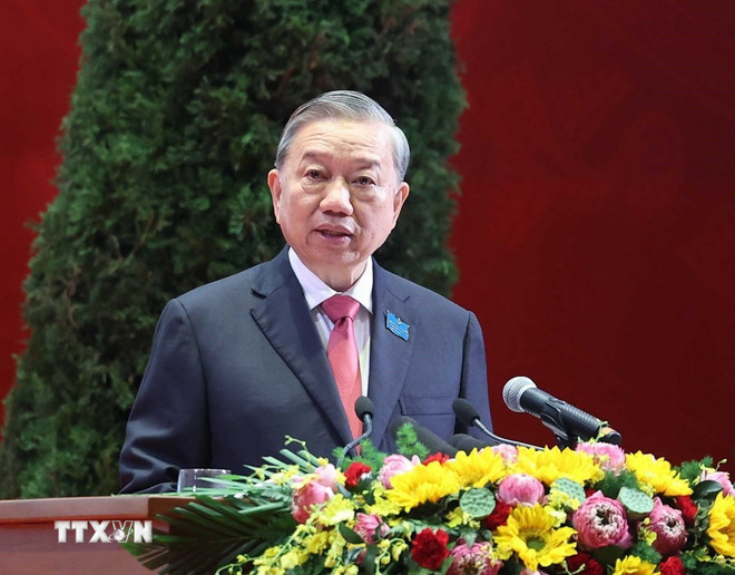 Generalsekreterare till Lam. (Foto: Thong Nhat/VNA) ttxvn-khai-mac-dai-hoi-dang-bo-thanh-pho-ha-noi-tong-bi-thu-17.jpg