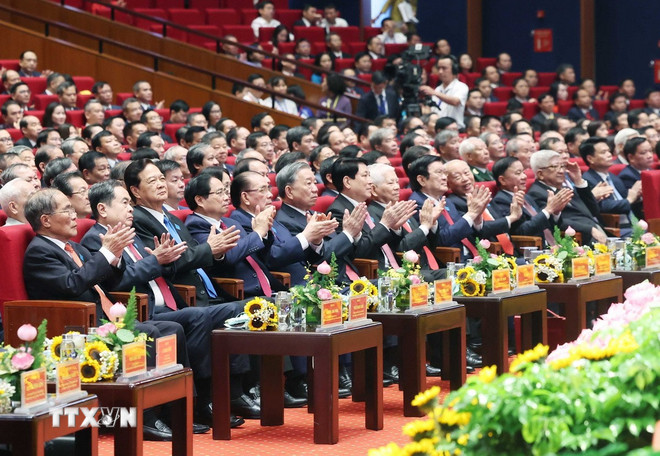 Tổng Bí thư Tô Lâm cùng các lãnh đạo, nguyên lãnh đạo Đảng, Nhà nước dự Đại hội. (Ảnh: Thống Nhất/TTXVN) ttxvn-khai-mac-dai-hoi-dang-bo-thanh-pho-ha-noi-tong-bi-thu-14.jpg