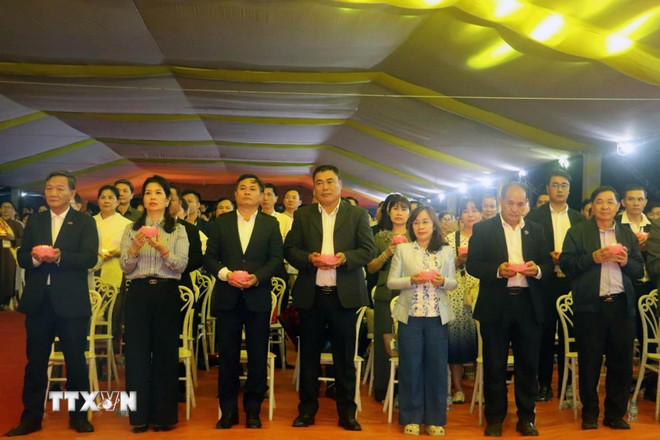ttxvn-viet-lao-tri-an-cac-anh-hung-liet-si-tai-xiengkhouang-4.jpg