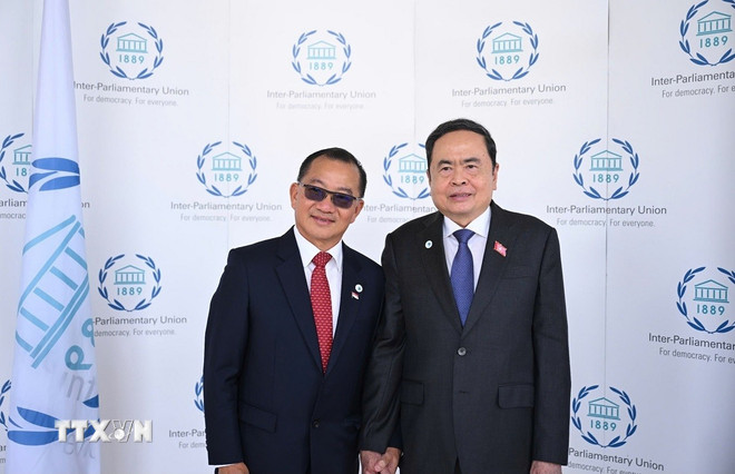 ttxvn-chu-tich-chu-tich-quoc-hoi-tran-thanh-man-gap-chu-tich-quoc-hoi-singapore.jpg