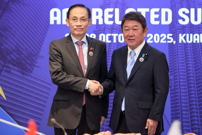 Ministrul de Externe Le Hoai Trung s-a întâlnit cu ministrul de Externe japonez Motegi Toshimitsu. (Sursa: Ministerul Afacerilor Externe) le-hoai-trung-nhat-ban.jpg