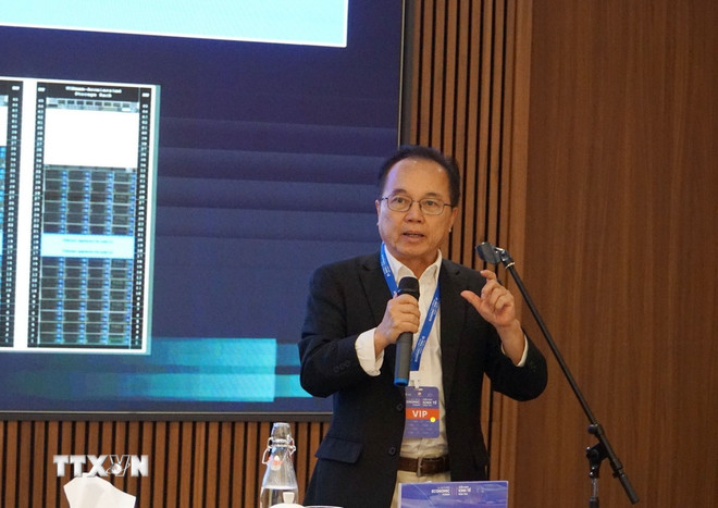 कार्यशाला में विशेषज्ञ अपनी राय साझा करते हुए। (फोटो: थू होई/वीएनए) ttxvn-hoi-thao-chuyen-gia-1.jpg