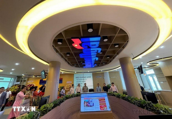 Quang Ngai Newspaper inaugurated and put into use the multimedia convergence editorial office and studio. (Photo: Pham Cuong/VNA) ttxvn-bao-chi-da-nen-tang-4.jpg