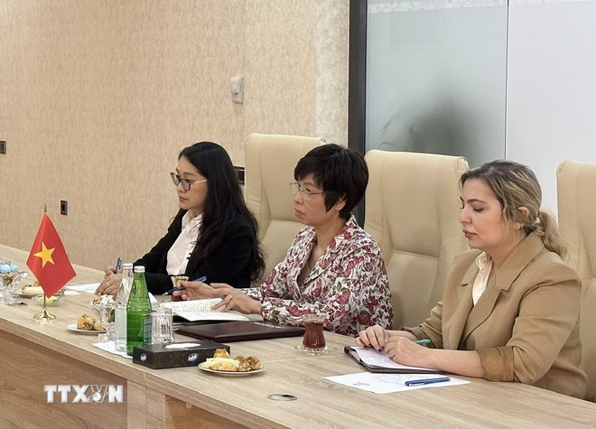 Tổng giám đốc TTXVN Vũ Việt Trang phát biểu tại cuộc hội đàm với Chủ tịch Azertac Vugar Alyev. (Ảnh: TTXVN) ttxvn-tong-giam-doc-hoi-dam-voi-chu-tich-hang-thong-tan-azertac-2.jpg