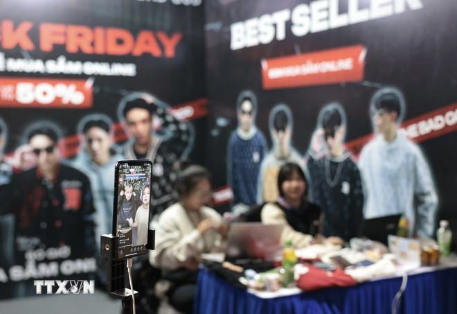Livestream bán hàng trên nền tảng Tik Tok. (Ảnh: Trần Việt/TTXVN) ttxvn-quang-cao.jpg