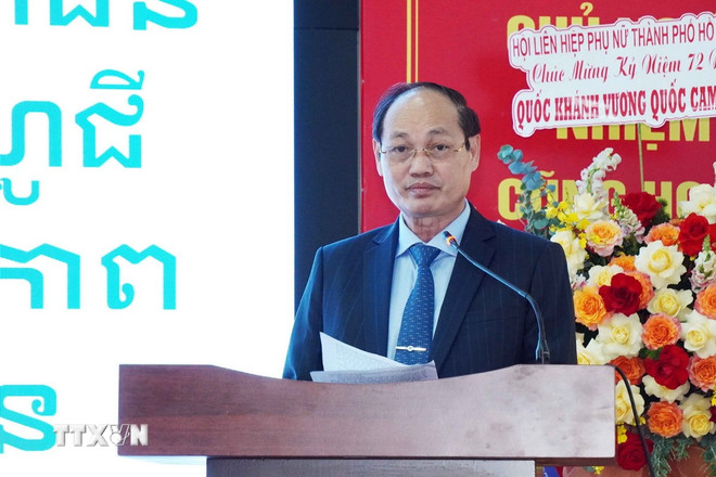 លោកឧត្តមសេនីយ៍ឯក Nguyen Van Nam ប្រធានសមាគមមិត្តភាពវៀតណាម-កម្ពុជា ទីក្រុងហូជីមិញ ថ្លែងមតិក្នុងកិច្ចប្រជុំ។ (រូបថត៖ Trung Tuyen/VNA) ttxvn-nguyen-van-nam.jpg