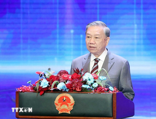 Generální tajemník To Lam dává pokyny. (Foto: Thong Nhat/VNA) ttxvn-tong-bi-thu-to-lam-55-nam-ngay-phat-song-chuong-trinh-truyen-hinh-dau-tien-3.jpg