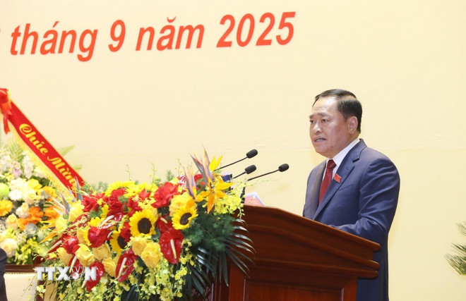 Der stellvertretende Sekretär des Provinzparteikomitees und Vorsitzende des Volkskomitees der Provinz Lang Son, Ho Tien Thieu, stellte auf dem Kongress den Entwurf des politischen Berichts des Provinzparteivorstands für die 17. Amtszeit 2020–2025 vor. (Foto: Anh Tuan/VNA) ttxvn-ho-tien-thieu.jpg