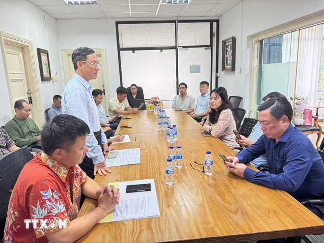 ឯកអគ្គរដ្ឋទូត Tran Phuoc Anh ថ្លែងមតិក្នុងជំនួបសន្ទនា។ (រូបថត៖ ង៉ុក ឃួង/VNA) ttxvn-ky-niem-100-nam-bao-chi-cach-mang-tai-singapore-1.jpg