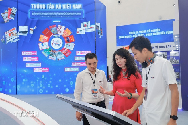 Stand de l'Agence vietnamienne d'information (VNA) à l'Exposition nationale des réalisations « 80 ans de parcours vers l'indépendance, la liberté et le bonheur ». (Photo : Minh Quyet/VNA) ttxvn-gian-hang-8.jpg