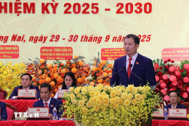 លេខាបក្សខេត្ត Dong Nai លោក Vu Hong Van ថ្លែងសុន្ទរកថាបើកមហាសន្និបាត។ (រូបថត៖ Sy Tuyen/VNA) ttxvn-vu-hong-van.jpg