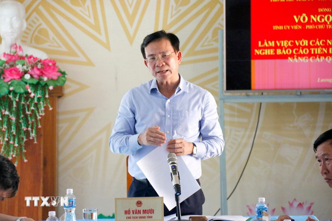 Ông Hồ Văn Mười, Chủ tịch UBND tỉnh Lâm Đồng, phát biểu tại buổi làm việc về đẩy nhanh tiến độ dự án nâng cấp Quốc lộ 28B. (Ảnh: Nguyễn Thanh/TTXVN) ttxvn-lam-dong-quoc-lo-28b-1.jpg