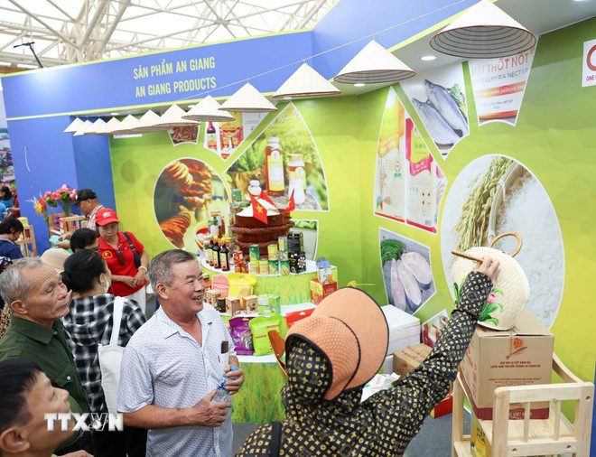 Hội chợ sẽ là kênh xúc tiến thương mại tập trung, nhằm kích cầu tiêu dùng, thúc đẩy sản xuất kinh doanh. (Ảnh: Thanh Tùng/TTXVN) ttxvn-hoi-cho-mua-thu.jpg