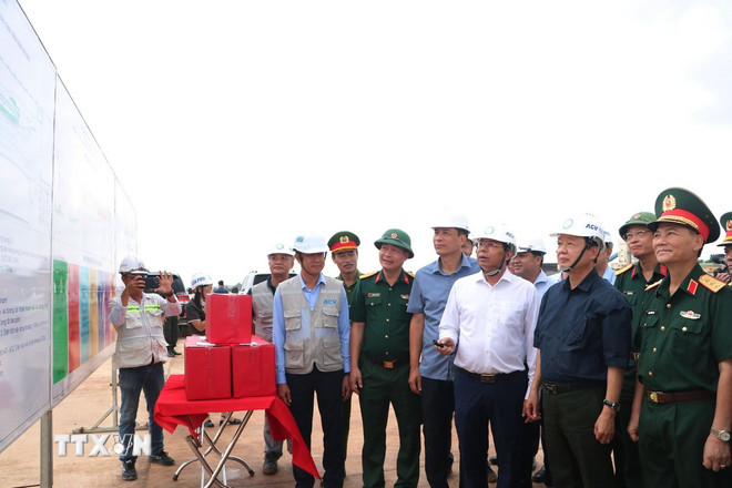 ttxvn-pho-thu-tuong-tran-hong-ha-san-bay-long-thanh-2.jpg