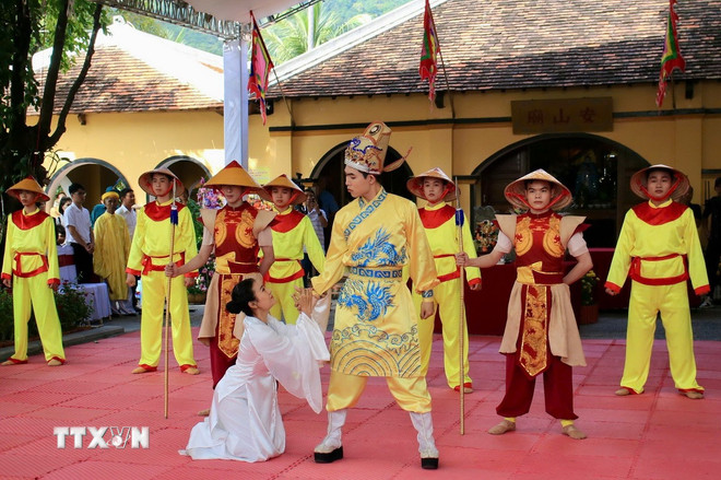 ការសម្តែងរបាំបើកឆាកជីវិតរបស់ Lady Phi Yen ។ (រូបថត៖ VNA) ttxvn-le-gio-ba-phi-yen-3.jpg