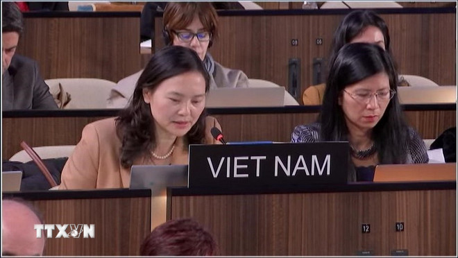 Duta Besar Nguyen Thi Van Anh, Kepala Delegasi Tetap Vietnam untuk UNESCO, menyampaikan pidato yang memperkenalkan inisiatif tersebut pada sidang ke-222 Dewan Eksekutif UNESCO. (Foto: VNA) ttxvn-nguyen-thi-van-anh-unesco.jpg