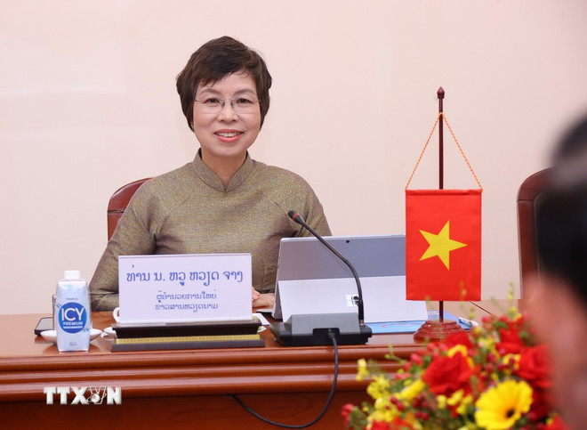 អគ្គនាយកទីភ្នាក់ងារសារព័ត៌មានវៀតណាម លោក Vu Viet Trang ថ្លែងក្នុងជំនួបជាមួយអគ្គនាយកទីភ្នាក់ងារសារព័ត៌មាន Pathet Lao លោក Vannasin Simmavong។ (រូបថត៖ Van Diep/VNA) ttxvn-pathet-4.jpg