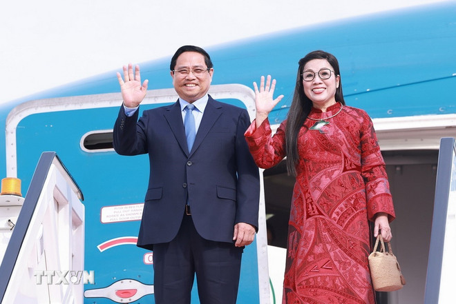 Ο πρωθυπουργός Φαμ Μινχ Τσινχ και η σύζυγός του ξεκινούν επίσημη επίσκεψη στο Κουβέιτ. (Φωτογραφία: Duong Giang/VNA) ttxvn-thu-tuong-va-phu-nhan-bat-dau-chuyen-tham-chinh-thuc-kuwait-2.jpg