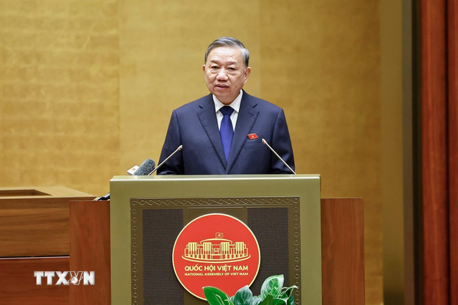 Generalsekretär To Lam hält eine richtungsweisende Rede auf der 10. Sitzung. (Foto: Doan Tan/VNA) ttxvn-tong-bi-thu-to-lam-quoc-hoi.jpg