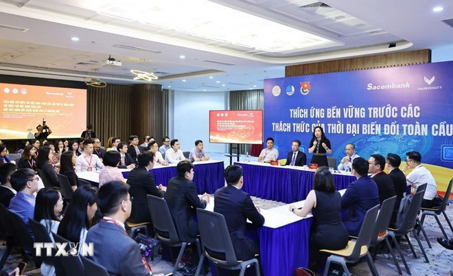 La vice-ministre des Affaires étrangères, Le Thi Thu Hang, prend la parole lors de la réunion. (Photo : Minh Duc/VNA) ttxvn-tri-thuc-tre-vn-toan-cau-3.jpg