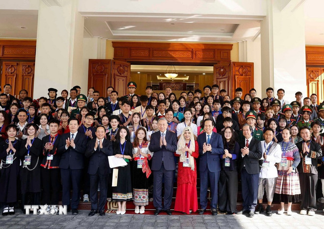 ttxvn-tong-bi-thu-gap-mat-hoc-sinh-sinh-vien-thanh-nien-dan-toc-thieu-so-xuat-sac-tieu-bieu-1.jpg
