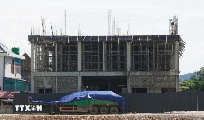 โรงงานสร้างขึ้นในเขตที่พักอาศัย (ภาพ: Trinh Duy Hung/VNA) ttxvn-luat-xay-dung2.jpg